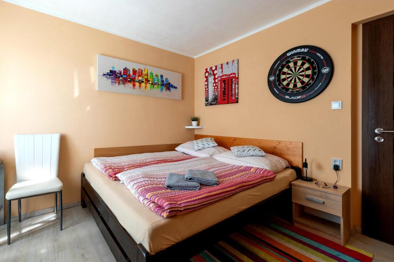 Cozy Room At Metro Station, Private Bathroom, 9Minutes Oldtown, 15Minutes Airport, Wifi Prága Kültér fotó